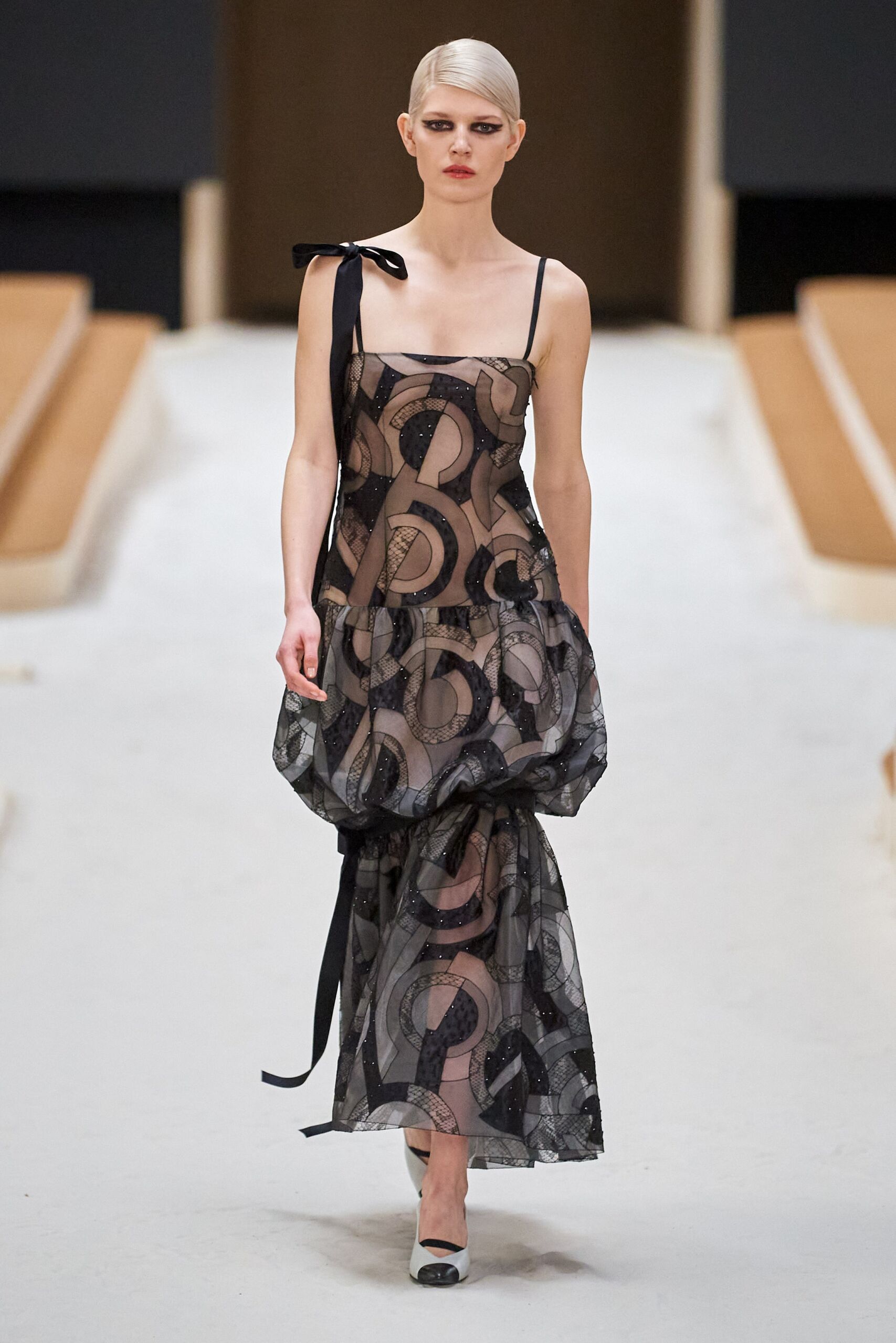 00036-Chanel-Couture-Spring-22-credit-gorunway