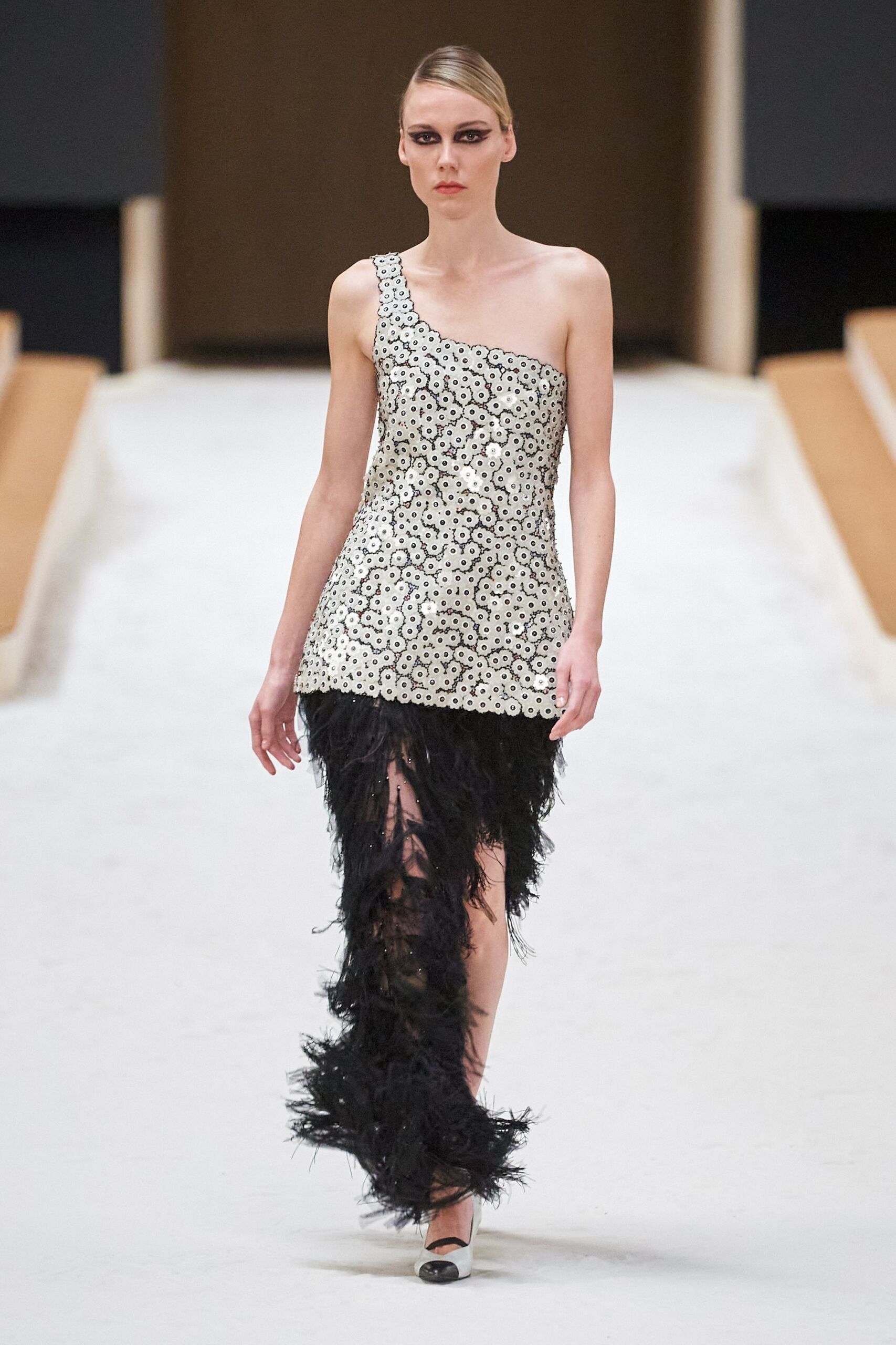00038-Chanel-Couture-Spring-22-credit-gorunway