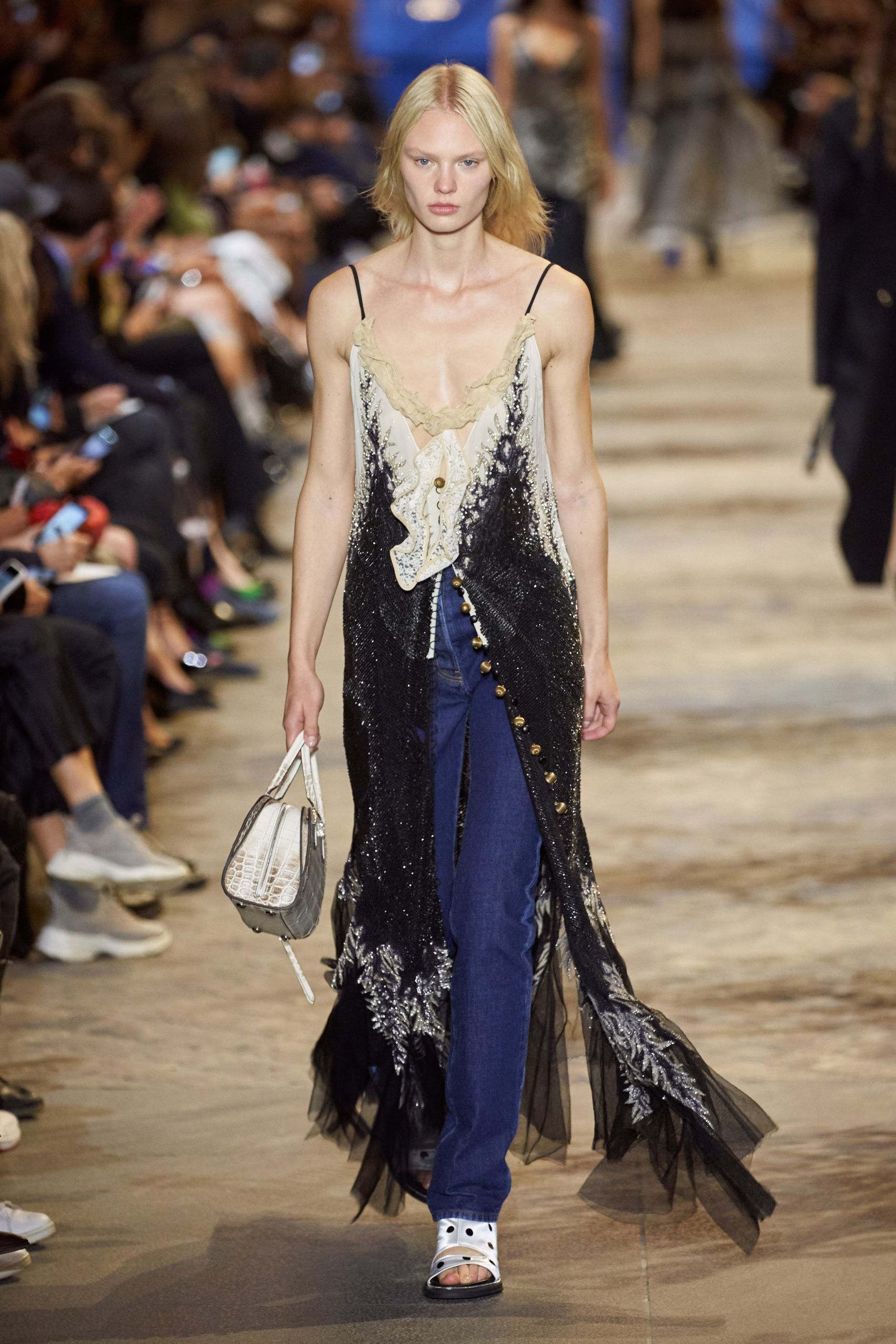 00016-LouisVuitton-Spring-22-Paris-credit-gorunway