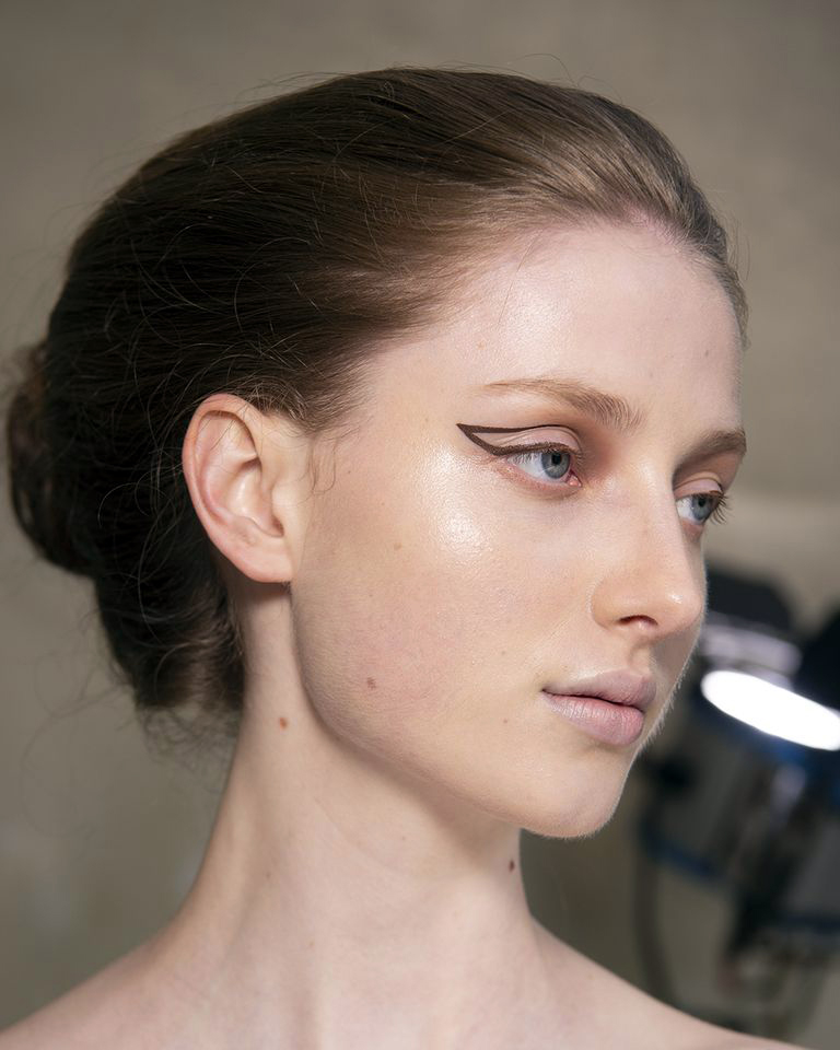 emiliawickstead-ss22-charlotte-tilbury-1632389200